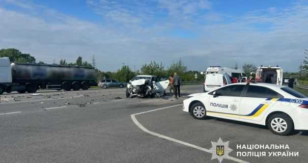 Потрійна ДТП на Полтавщині: зіткнулися два легковика та вантажівка, є постраждалі