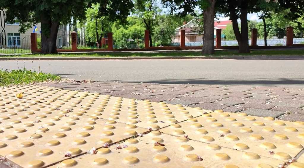 У Гадяцькій міській раді пояснюють, чому тротуари ремонтують частіше в центрі ніж на околицях