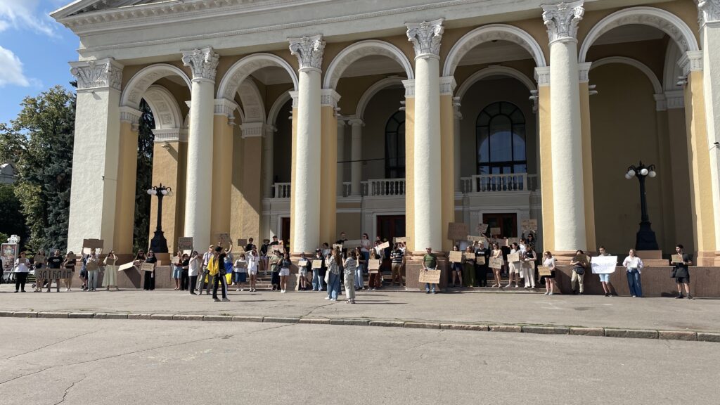 Полтавці проти відставки Федорова: мітинг за міністра оборони.
