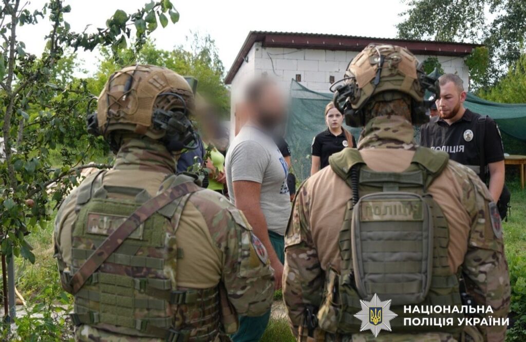 Спецоперація «Джентльмени»: Нацполіція ліквідувала незаконні посіви нарковмісних рослин по всій Україні.