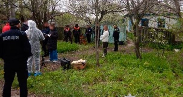 Подвійне вбивство на Полтавщині: батько закопав матір і сина на подвір'ї.