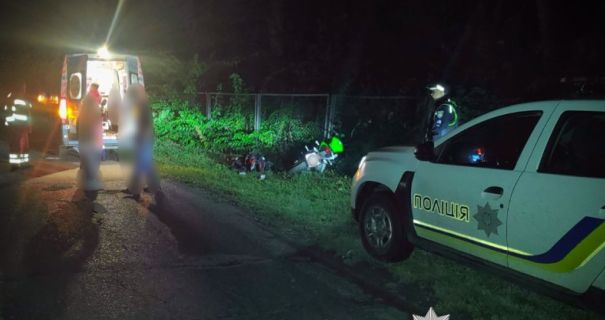 Полтавщина: Мотоцикл збив підлітків на паркані.