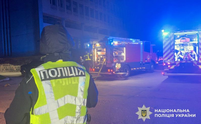 Полтавщина: обстріл поранив двох, знищив адмінбудівлі. Поліція фіксує наслідки.
